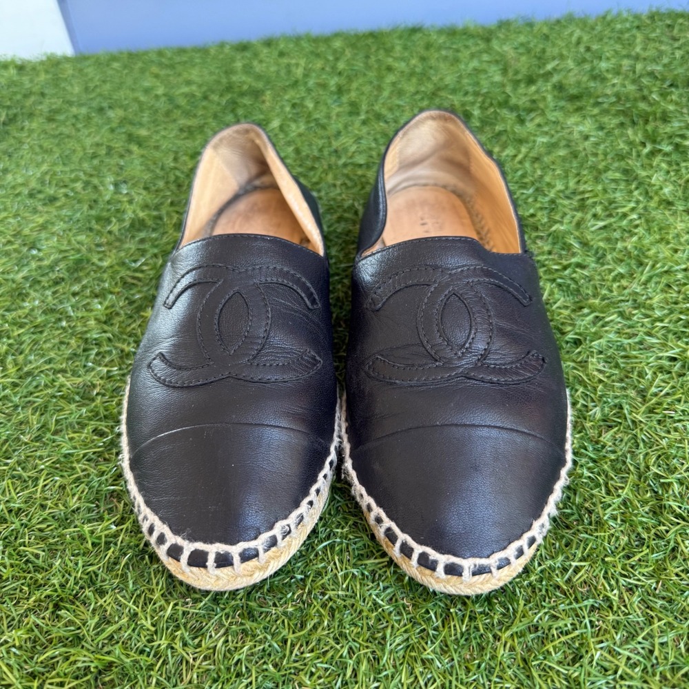 Chanel Black Lambskin Leather CC Logo Espadrilles Flats Size 37 Old Money Luxry